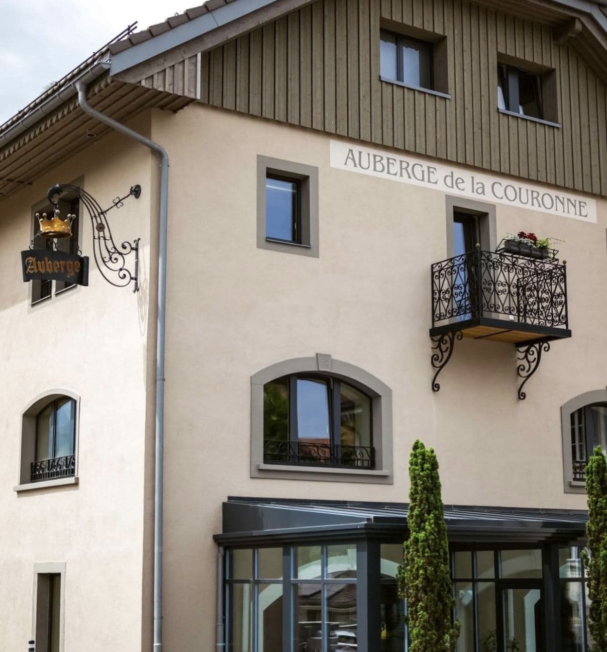 Façade de l'Auberge de la Couronne à Enney